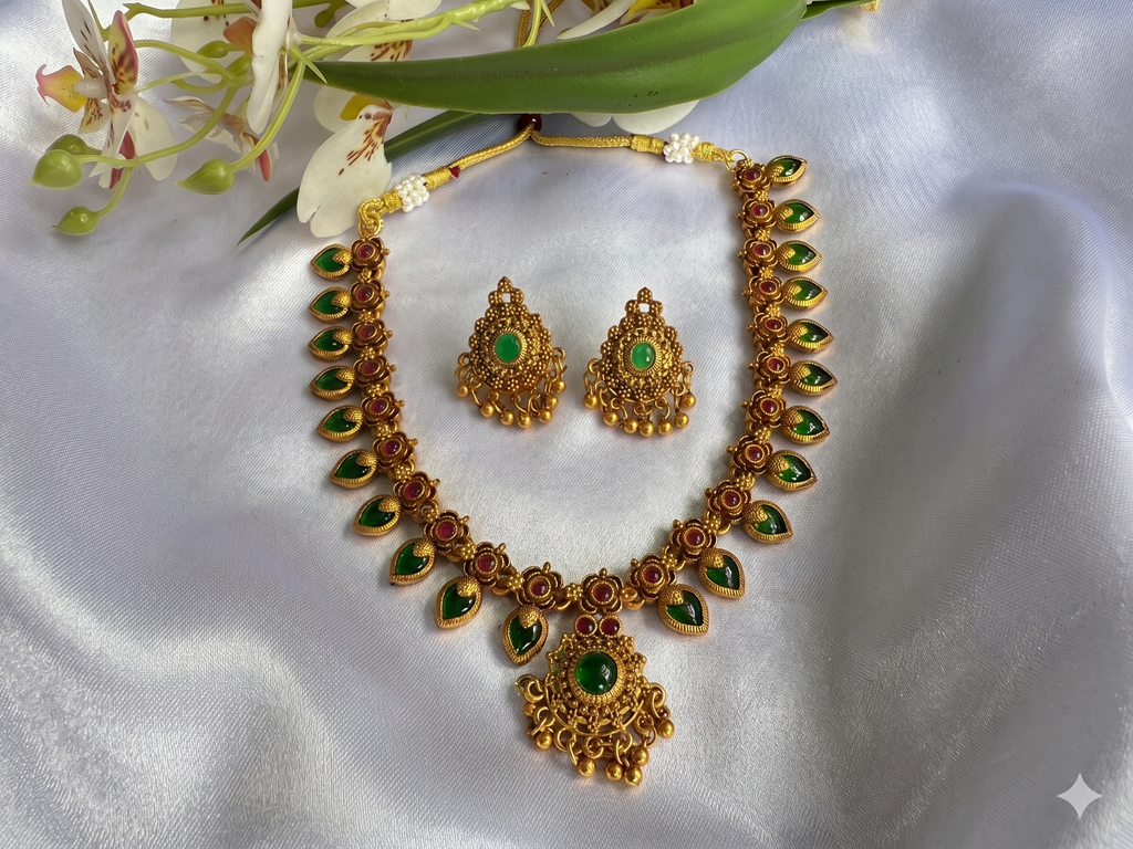 Traditional Kerala Palakka Necklace Set with Matching Studs