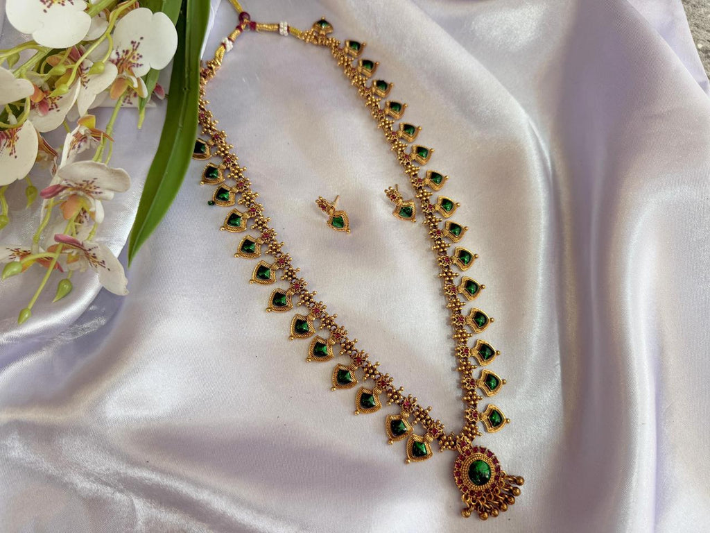 Traditional Palakka Haaram Necklace Set with Matching Earrings