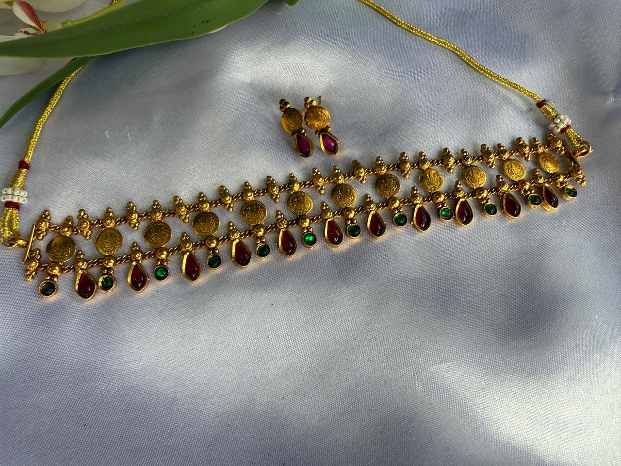Red Drop with Green Stone Kasu Choker Necklace Set with Earrings